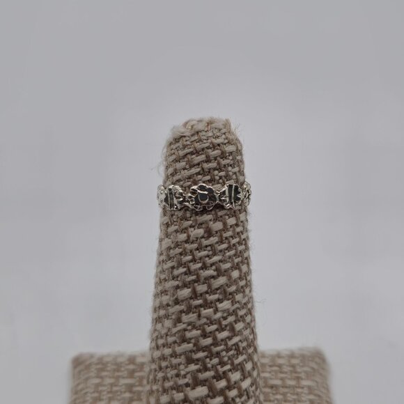 Size 2.75 Sterling Silver Dainty Flower Band Ring A3345 - Picture 1 of 7